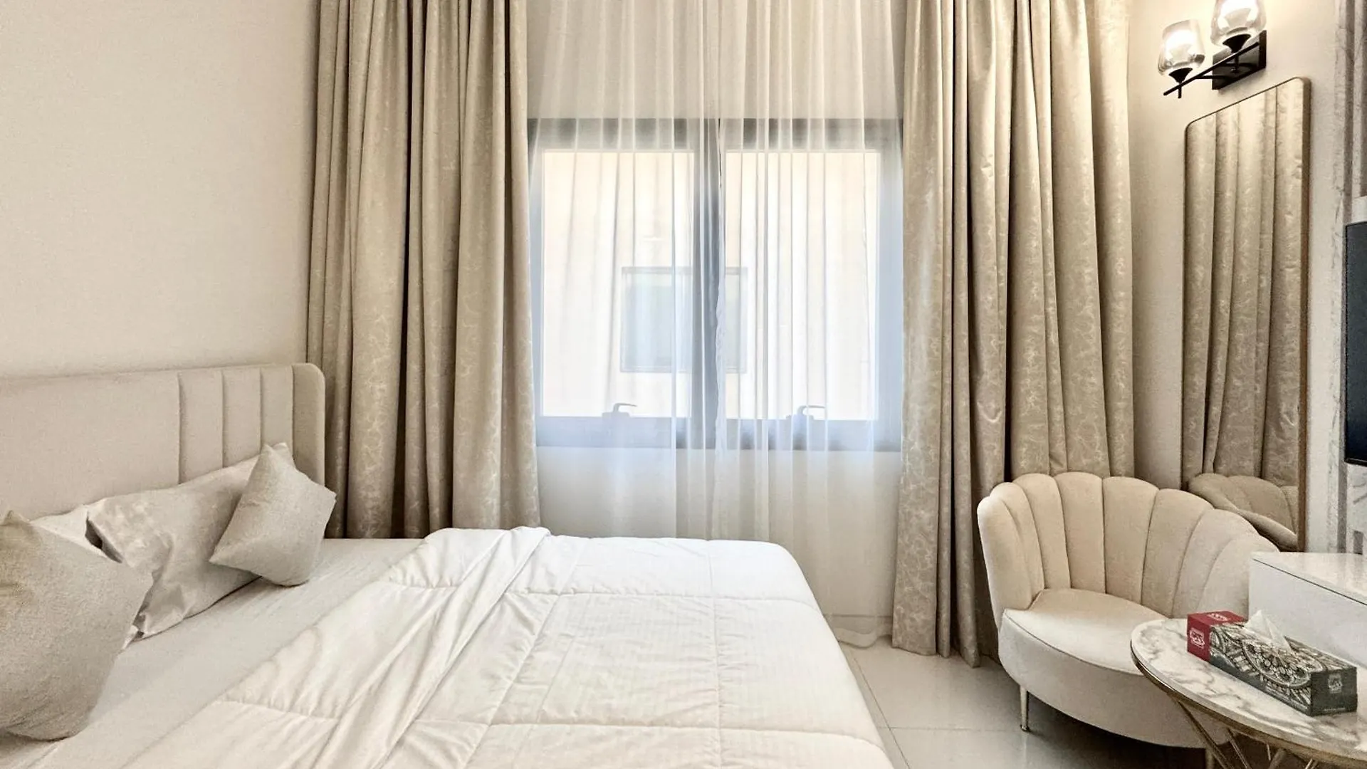 Al Manara Premium Deluxe Studio Dubai 0*,